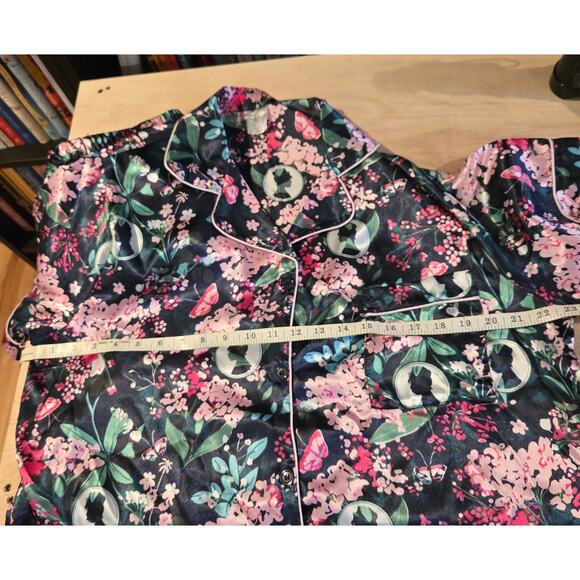 NWT Izzy & Liv Netflix Bridgerton pajamas top/shorts sz XL - Picture 8 of 8